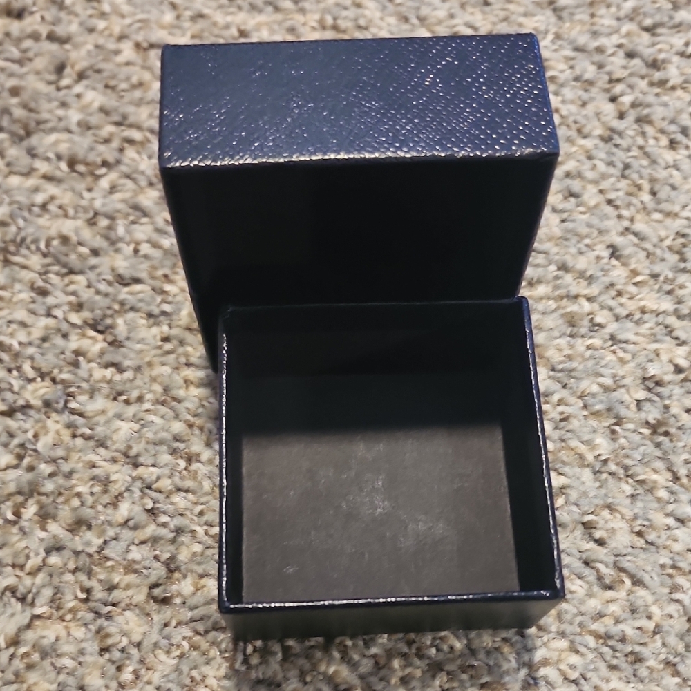 Prada Textured Black Gift Box - Picture 2 of 2